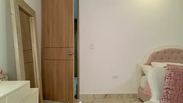 Sensualtease online show from 01.06.25