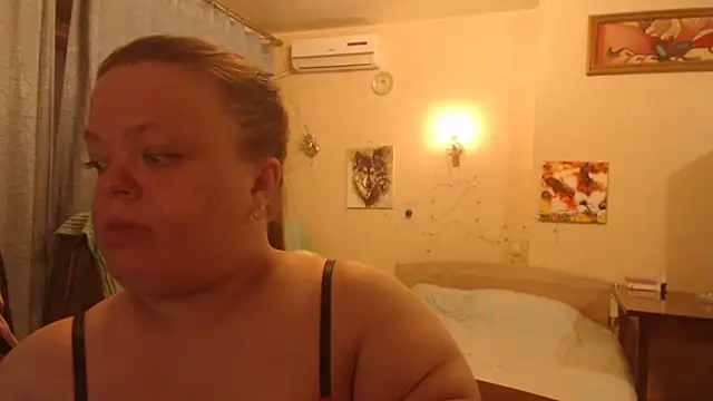 Janiffer MiMi online show from 03.18.25