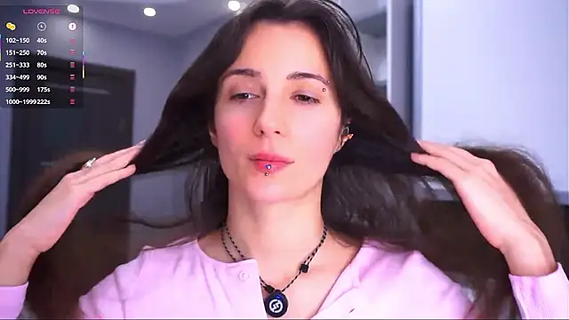 Holla Molly online show from 02.24.26