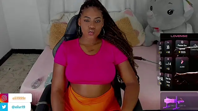 Snapshot of HollyJorda chatting on 03.11.25 HollyJorda online show from 03.11.25