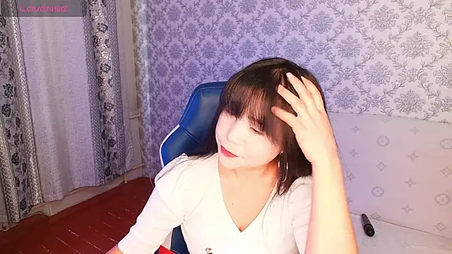 Snapshot of MissValday chatting on 10.06.25 MissValday online show from 10.06.25