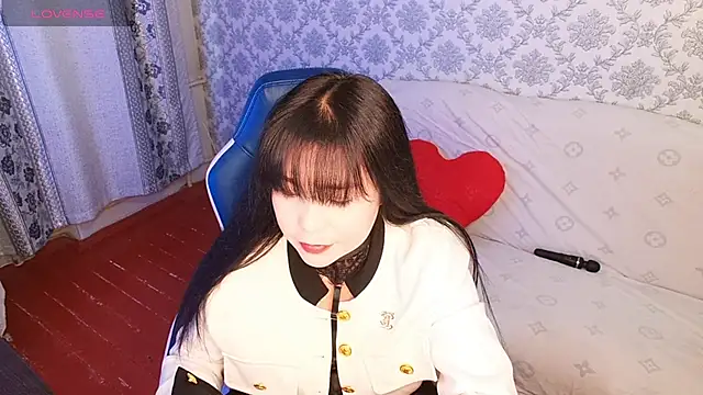 Snapshot of MissValday chatting on 10.09.25 MissValday online show from 10.09.25