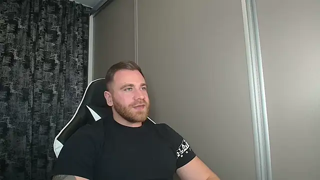 Snapshot of Thori92 chatting on 10.27.25 Thori92 online show from 10.27.25