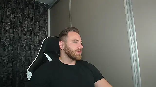 Snapshot of Thori92 chatting on 10.30.25 Thori92 online show from 10.30.25