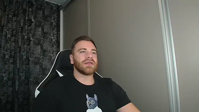 Snapshot of Thori92 chatting on 10.31.25 Thori92 online show from 10.31.25