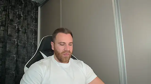 Snapshot of Thori92 chatting on 11.01.25 Thori92 online show from 11.01.25