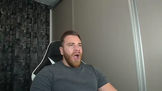 Snapshot of Thori92 chatting on 11.02.25 Thori92 online show from 11.02.25