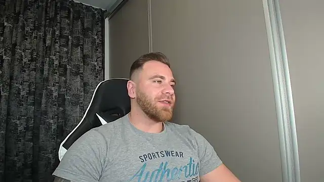 Snapshot of Thori92 chatting on 11.04.25 Thori92 online show from 11.04.25