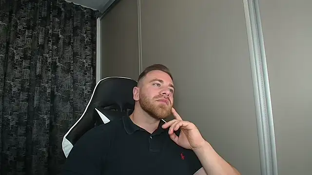 Snapshot of Thori92 chatting on 11.05.25 Thori92 online show from 11.05.25