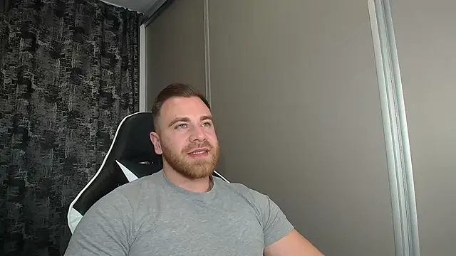 Snapshot of Thori92 chatting on 11.06.25 Thori92 online show from 11.06.25