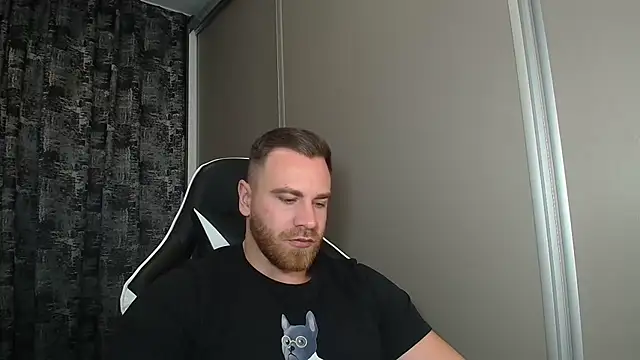 Snapshot of Thori92 chatting on 11.07.25 Thori92 online show from 11.07.25