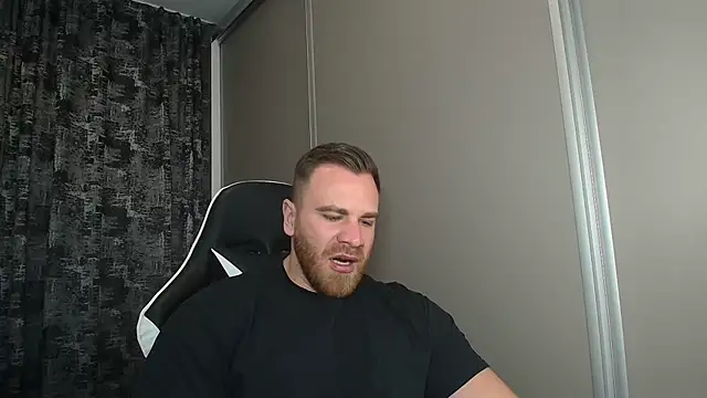 Snapshot of Thori92 chatting on 11.10.25 Thori92 online show from 11.10.25