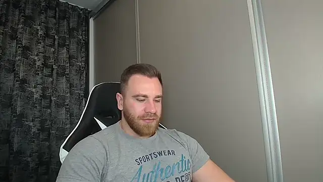 Snapshot of Thori92 chatting on 11.11.25 Thori92 online show from 11.11.25