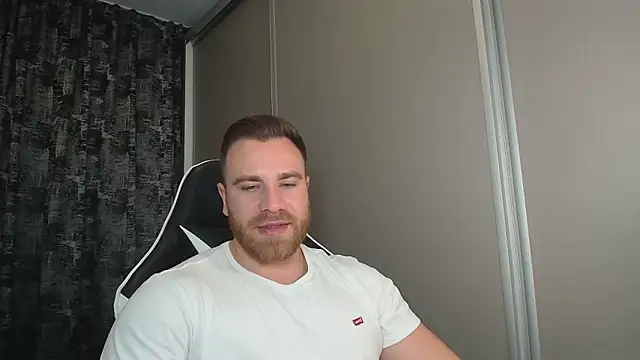 Snapshot of Thori92 chatting on 11.12.25 Thori92 online show from 11.12.25