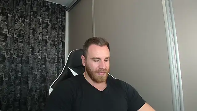 Snapshot of Thori92 chatting on 11.17.25 Thori92 online show from 11.17.25