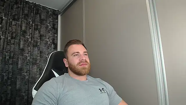 Snapshot of Thori92 chatting on 11.18.25 Thori92 online show from 11.18.25