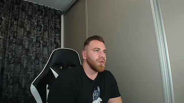 Snapshot of Thori92 chatting on 11.19.25 Thori92 online show from 11.19.25