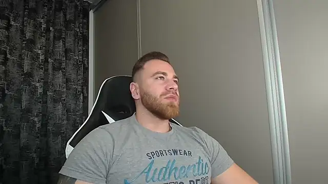 Snapshot of Thori92 chatting on 11.20.25 Thori92 online show from 11.20.25