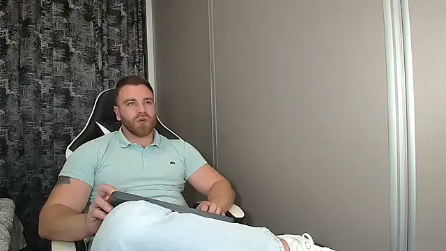 Snapshot of Thori92 chatting on 11.21.25 Thori92 online show from 11.21.25