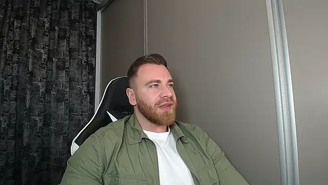 Snapshot of Thori92 chatting on 11.22.25 Thori92 online show from 11.22.25