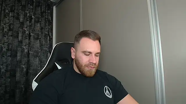 Snapshot of Thori92 chatting on 11.23.25 Thori92 online show from 11.23.25