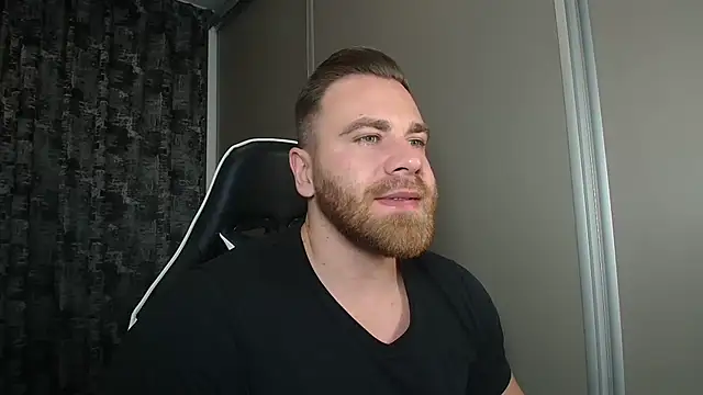 Snapshot of Thori92 chatting on 11.24.25 Thori92 online show from 11.24.25