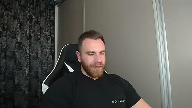 Snapshot of Thori92 chatting on 11.26.25 Thori92 online show from 11.26.25