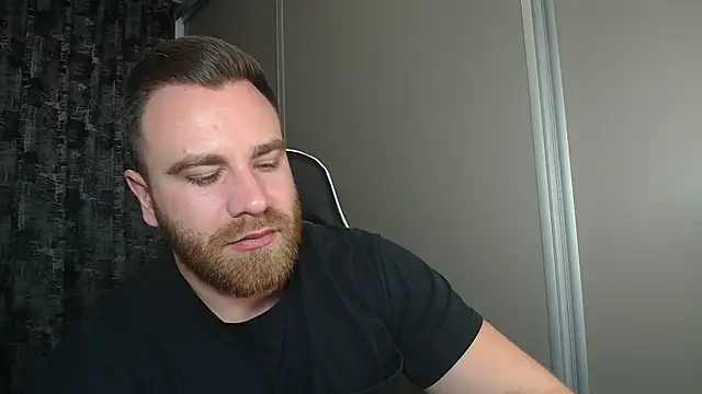 Snapshot of Thori92 chatting on 11.27.25 Thori92 online show from 11.27.25