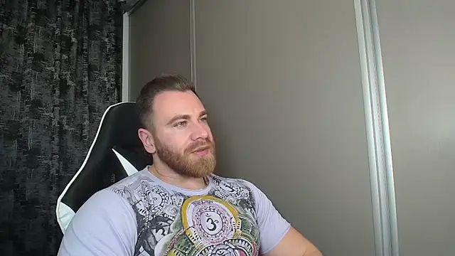 Snapshot of Thori92 chatting on 11.28.25 Thori92 online show from 11.28.25