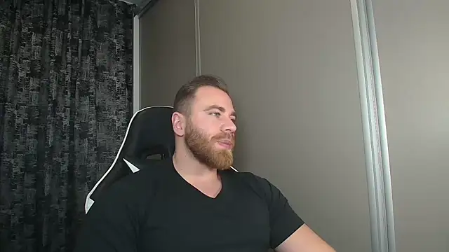 Snapshot of Thori92 chatting on 11.29.25 Thori92 online show from 11.29.25