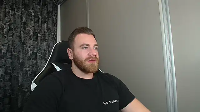 Snapshot of Thori92 chatting on 12.02.25 Thori92 online show from 12.02.25