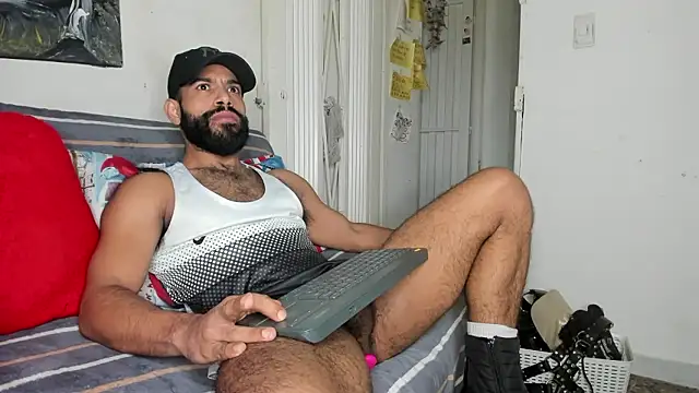 Snapshot of sweatyhairypig23 chatting on 01.16.26 sweatyhairypig23 online show from 01.16.26