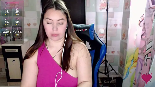Snapshot of Korolek12 chatting on 02.03.25 Korolek12 online show from 02.03.25