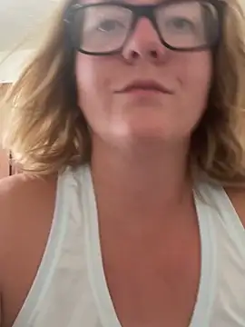 Snapshot of Lizzyloo chatting on 09.19.25 Lizzyloo online show from 09.19.25