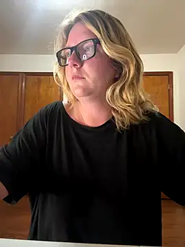 Snapshot of Lizzyloo chatting on 09.29.25 Lizzyloo online show from 09.29.25