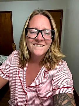 Snapshot of Lizzyloo chatting on 10.11.25 Lizzyloo online show from 10.11.25