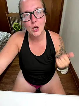 Snapshot of Lizzyloo chatting on 10.14.25 Lizzyloo online show from 10.14.25