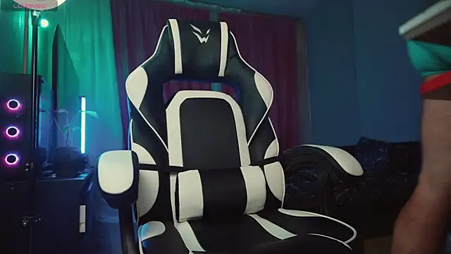 LuckyAlexx online show from 02.04.25