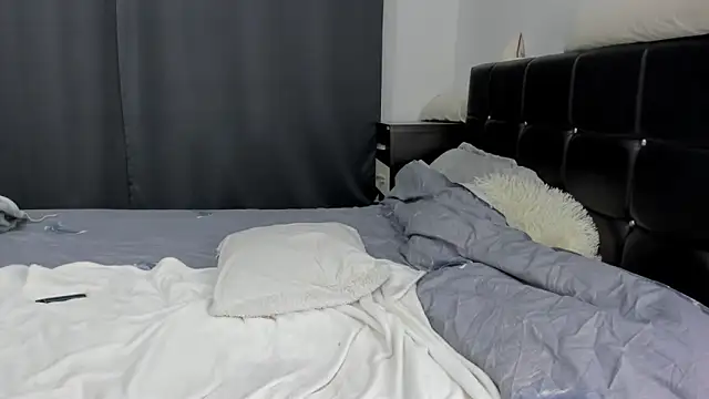 Snapshot of AryanaxXx chatting on 11.24.25 AryanaxXx online show from 11.24.25