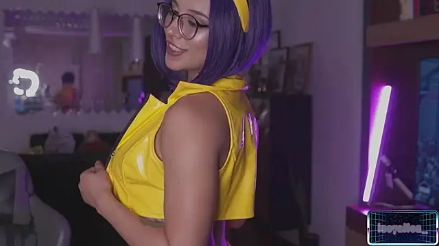 Snapshot of LucyAllenX chatting on 12.08.24 LucyAllenX online show from 12.08.24