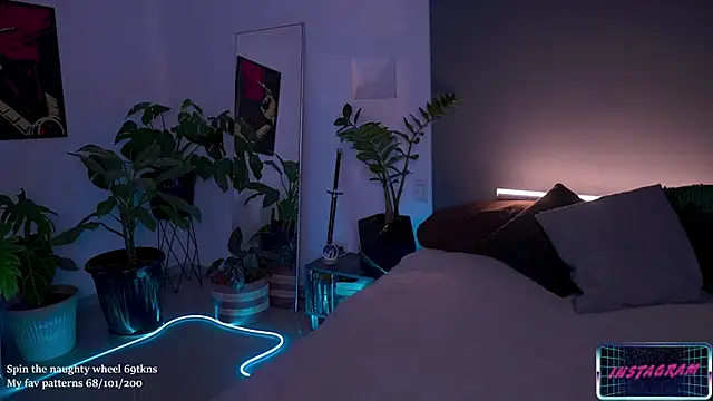 Snapshot of LucyAllenX chatting on 11.13.25 LucyAllenX online show from 11.13.25