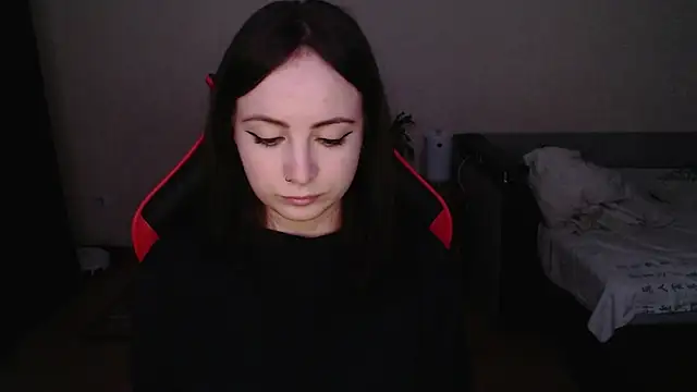 Snapshot of Laralianna chatting on 11.10.25 Laralianna online show from 11.10.25