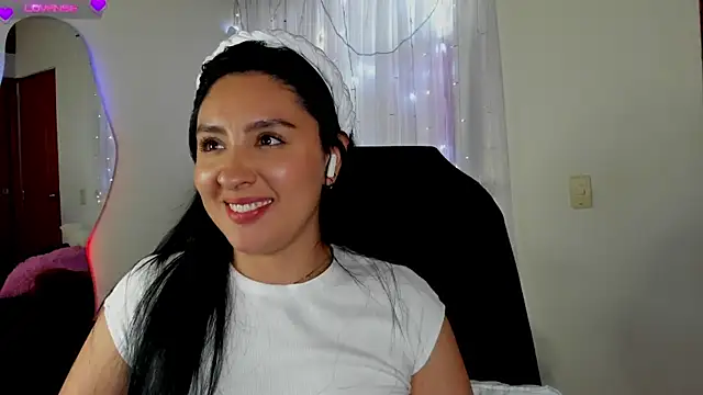 Snapshot of AnushaKumari chatting on 01.03.25 AnushaKumari online show from 01.03.25