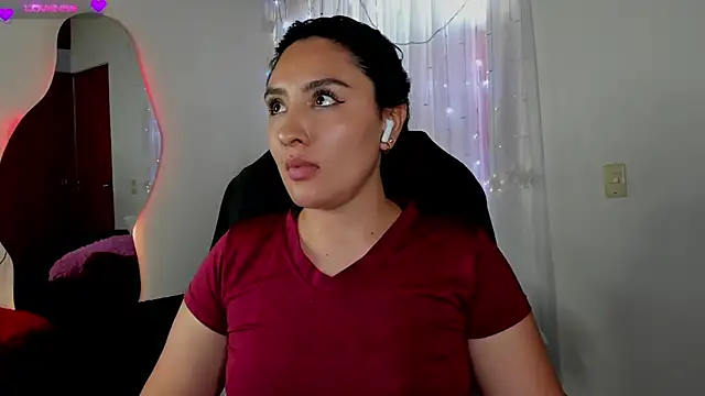 Snapshot of AnushaKumari chatting on 01.05.25 AnushaKumari online show from 01.05.25