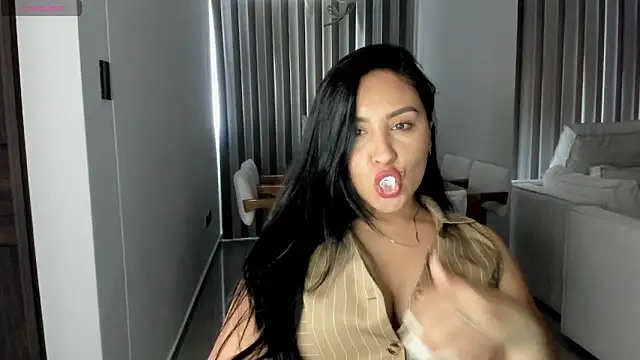 Snapshot of AnushaKumari chatting on 10.31.25 AnushaKumari online show from 10.31.25