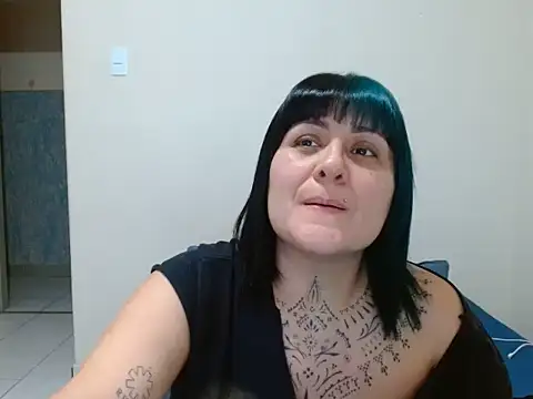 Snapshot of vaholiver chatting on 07.10.26 vaholiver online show from 07.10.26
