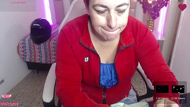 Snapshot of Barbiegomez chatting on 12.13.24 Barbiegomez online show from 12.13.24