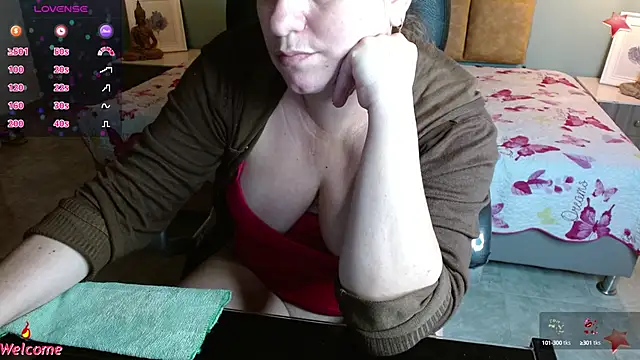 Snapshot of Barbiegomez chatting on 03.13.25 Barbiegomez online show from 03.13.25