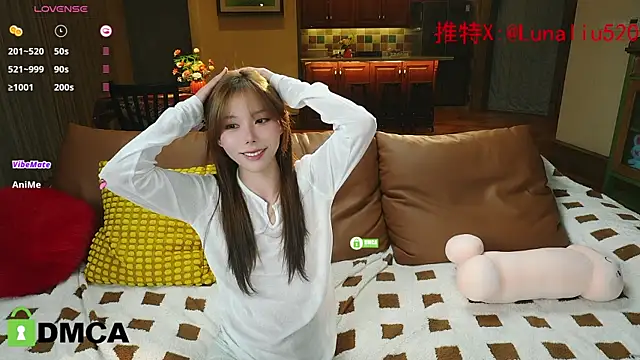 Snapshot of Luna520 chatting on 01.17.25 Luna520 online show from 01.17.25