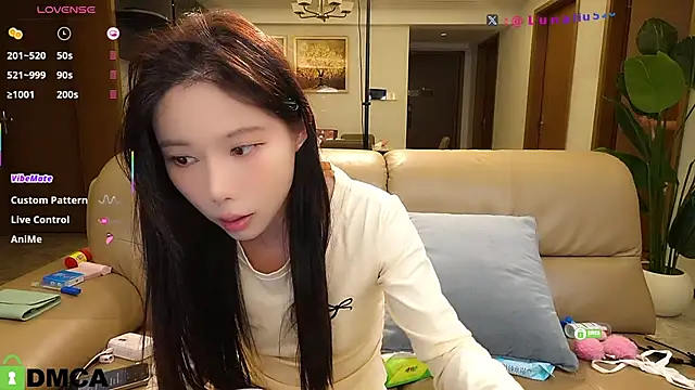 Snapshot of Luna520 chatting on 11.16.25 Luna520 online show from 11.16.25